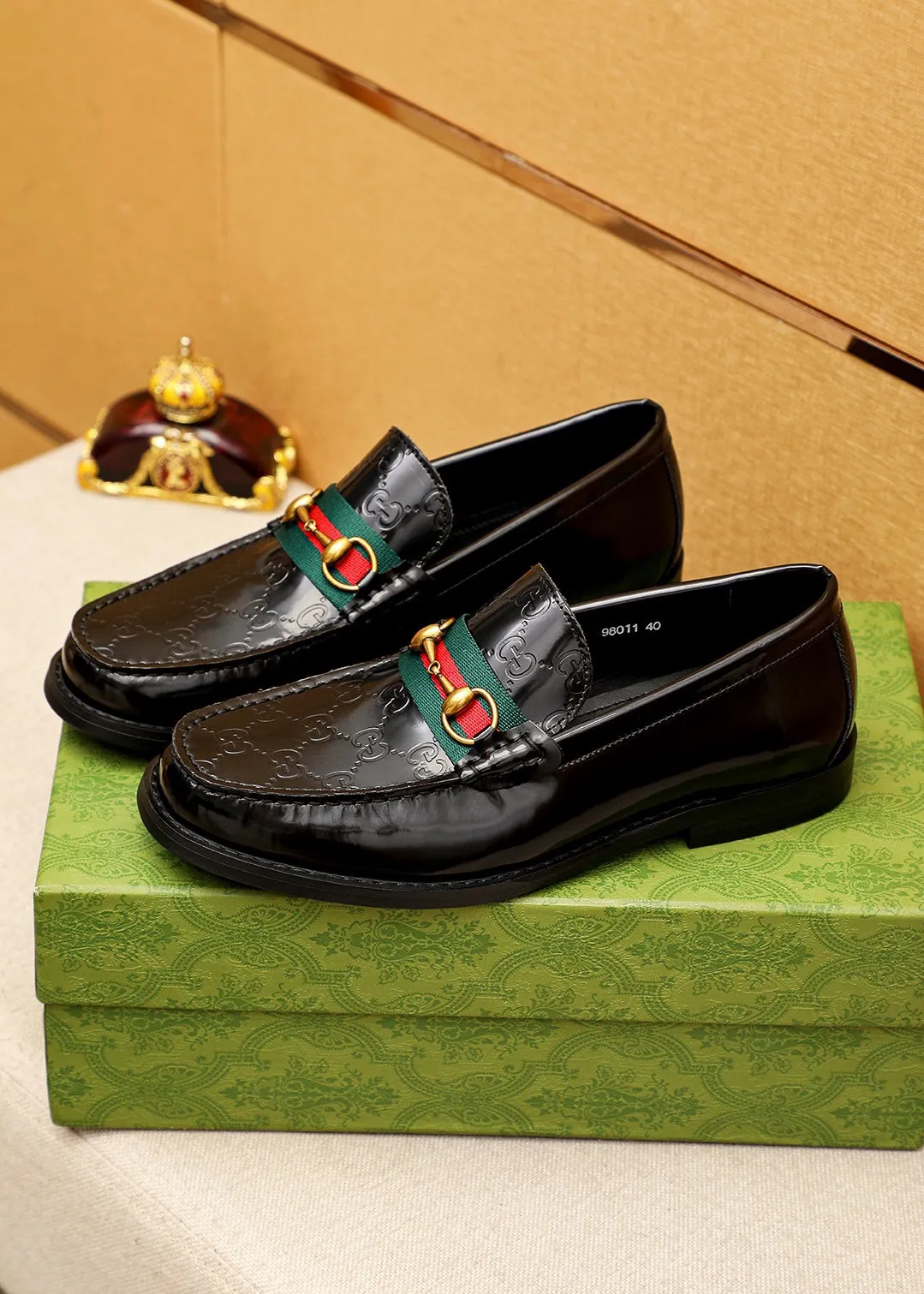 Men's shoes 💰460 💐 Product trademark: GUCCI "Gucci" casual leather shoes Regular size: 38-44 (45🉑️customized) Product materials: Selected imported first-layer open-edge beaded cowhide leather upper + luxury hardware buckle, imported water-dyed cowhide leather lining. Strong three-dimensional visual effect, original combination outsole Color: 5⃣️colors available
